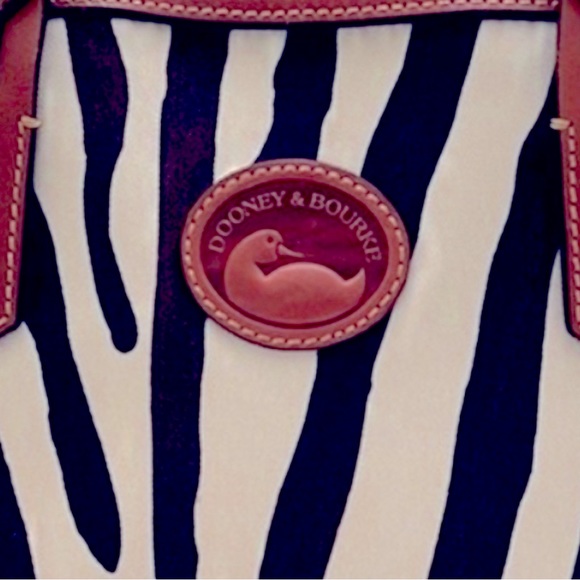 SOLD-Dooney Bourke Safari Zebra Print Tote - Picture 2 of 8